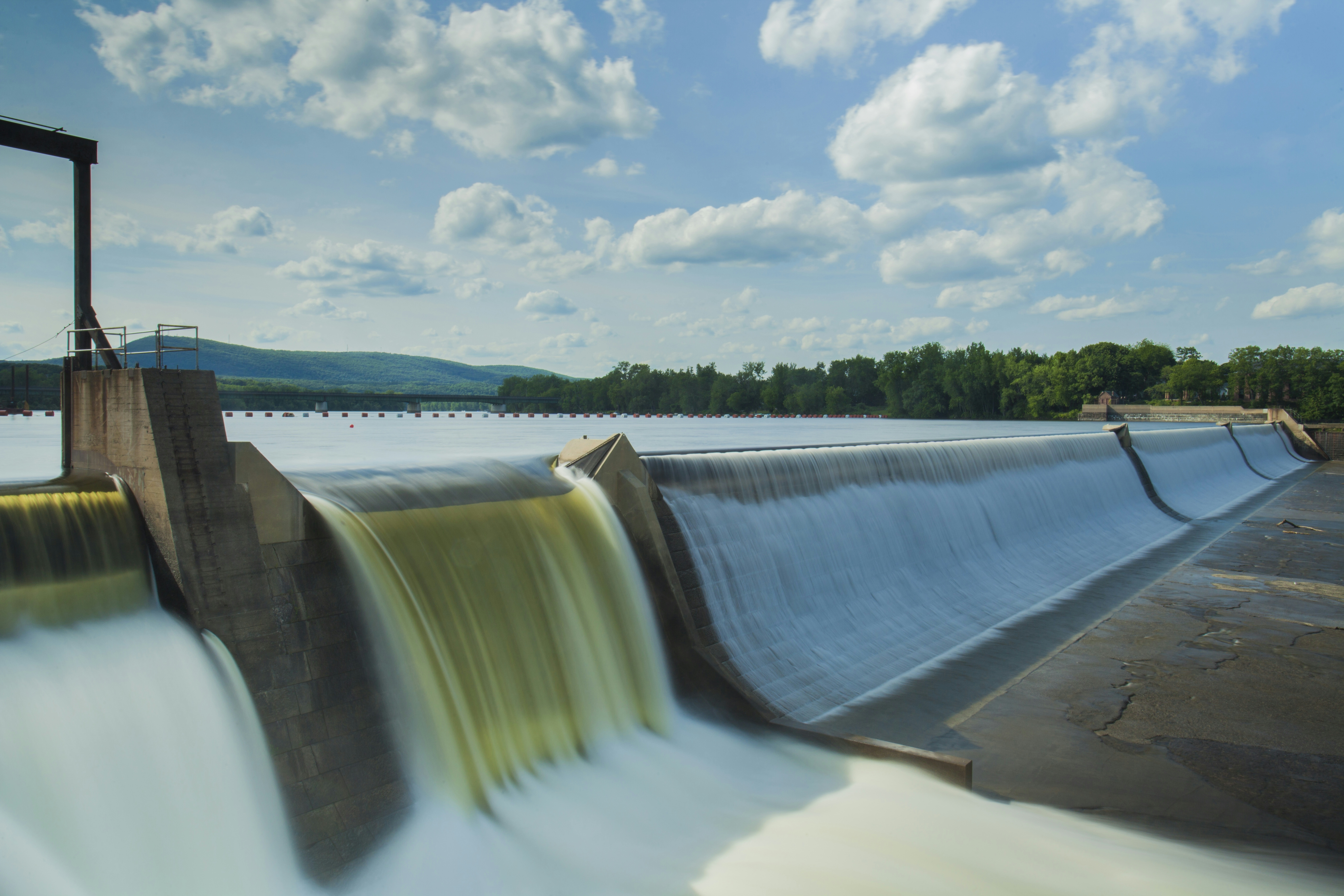 Redevance pour prélèvement sur la ressource en eau : qui la paie, comment elle est calculée, et les trois majorations à connaître